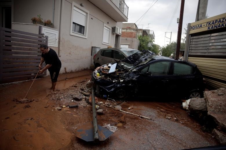 تصاویر | سیل ویرانگر یونان با ۱۵ کشته 